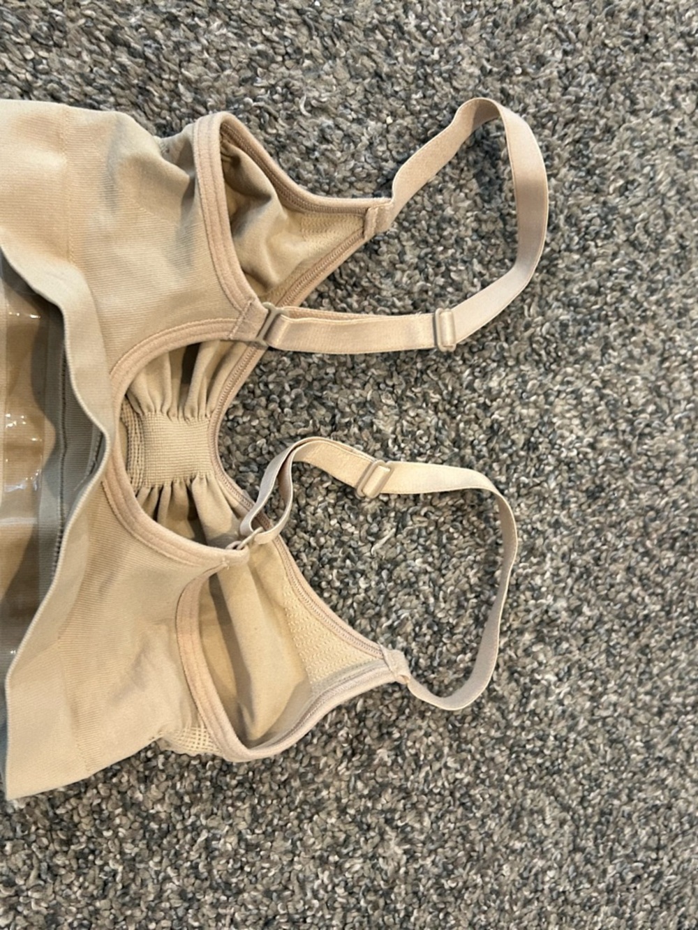 SKIMS Sculpting Bralette - Nude Wireless Seamless Bralette - Picture 4 of 5